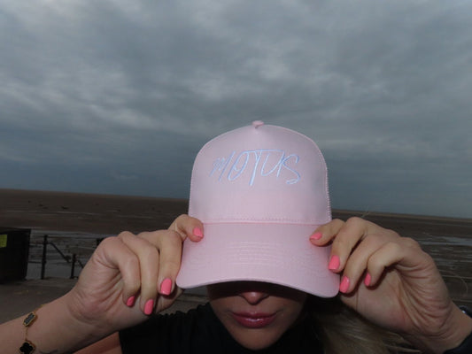 Mesh back Trucker ‘Signature’ Pink